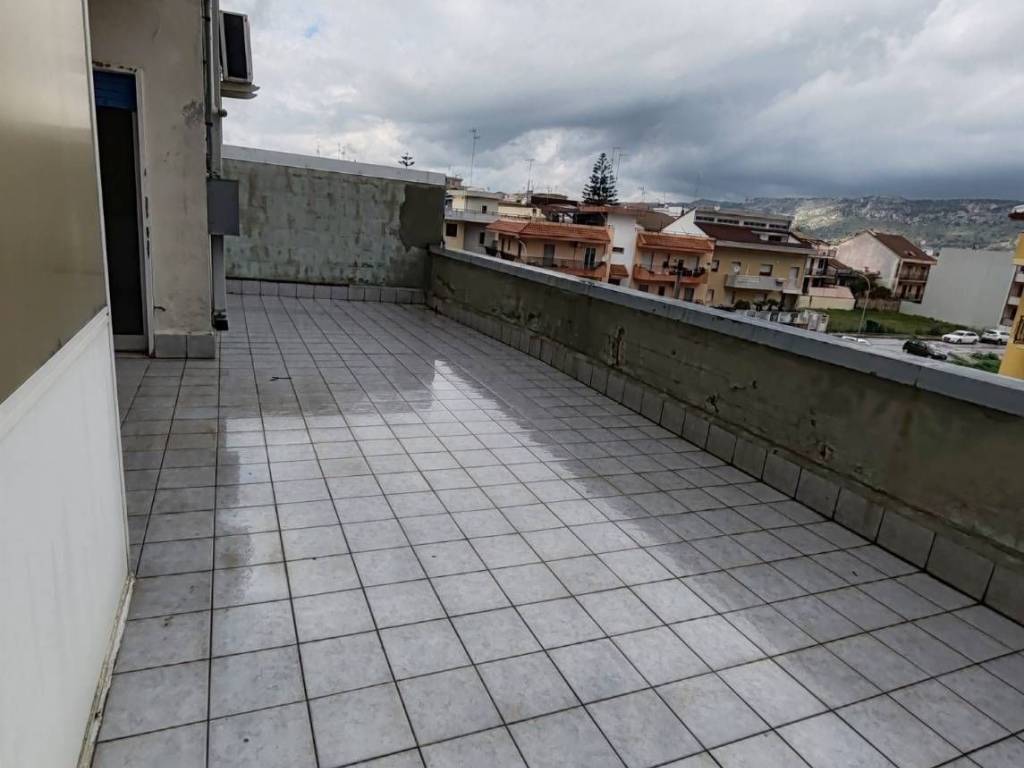 Appartamento a Floridia in VIALE TURATI, 70 - Foto 2