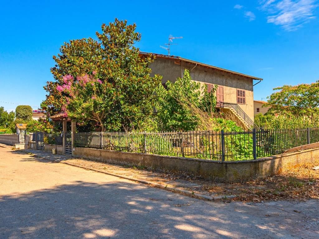 Villa a Quarrata in Via Francesco Ferrucci - Foto 2