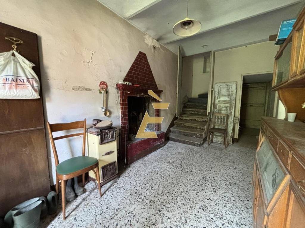 Rustico / casale a Viale in VIA G. MARCONI, 21 - Foto 2