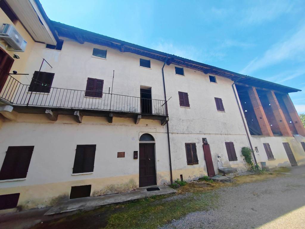 Casa indipendente a Rovasenda in Via Umberto, 25 - Foto 2