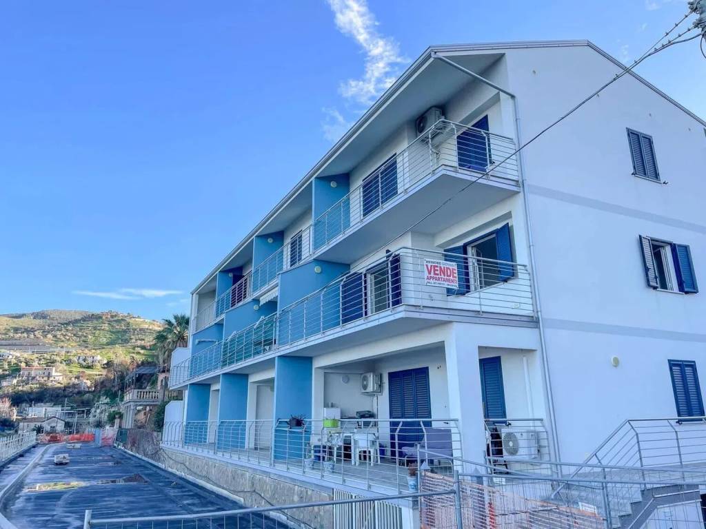 Appartamento a Santo stefano di camastra in Lungomare Barche Grosse S.N.C. - Foto 2