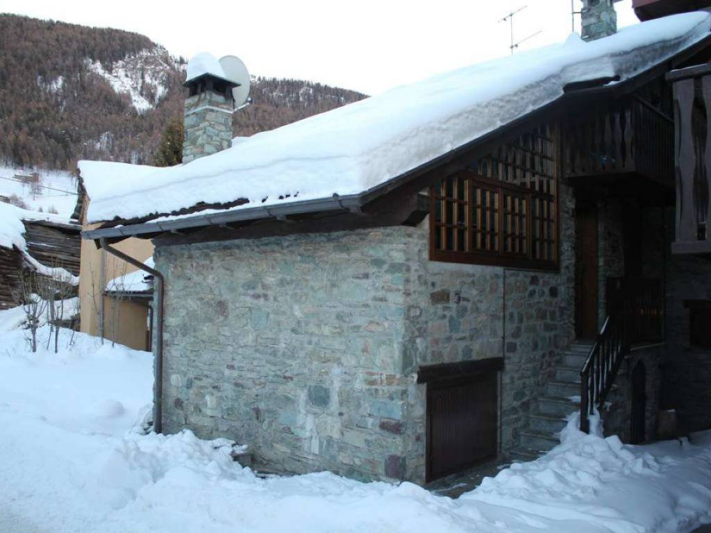 Casa indipendente a Antey-saint-andrè in borgo Frazione Lod Antey Saint André - Foto 1