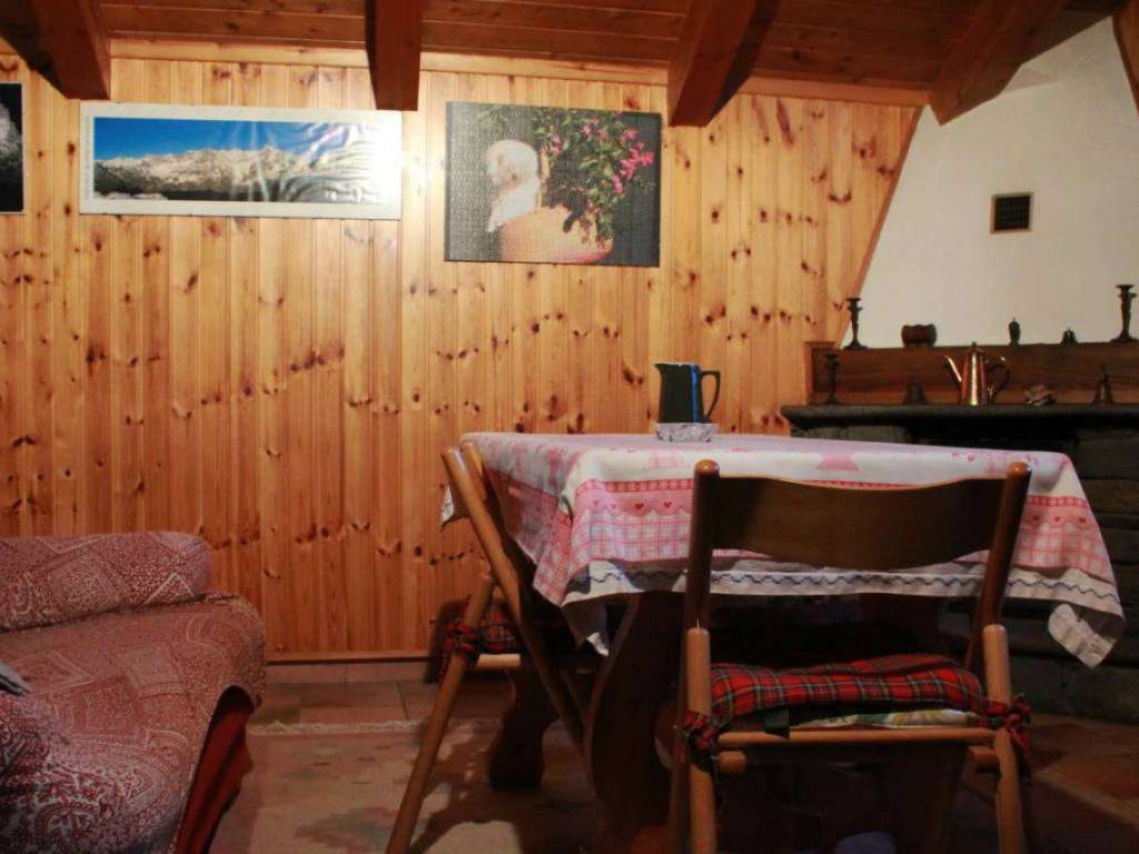 Casa indipendente a Antey-saint-andrè in borgo Frazione Lod Antey Saint André - Foto 3