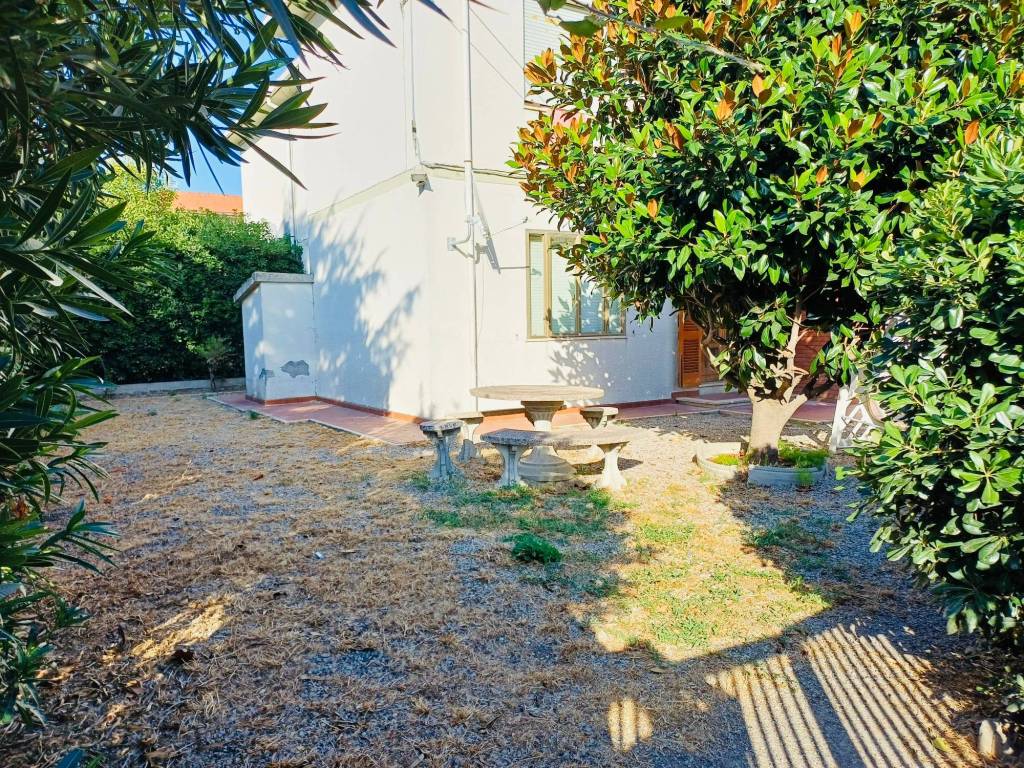 Villa a Cecina in Via Adige - Foto 4