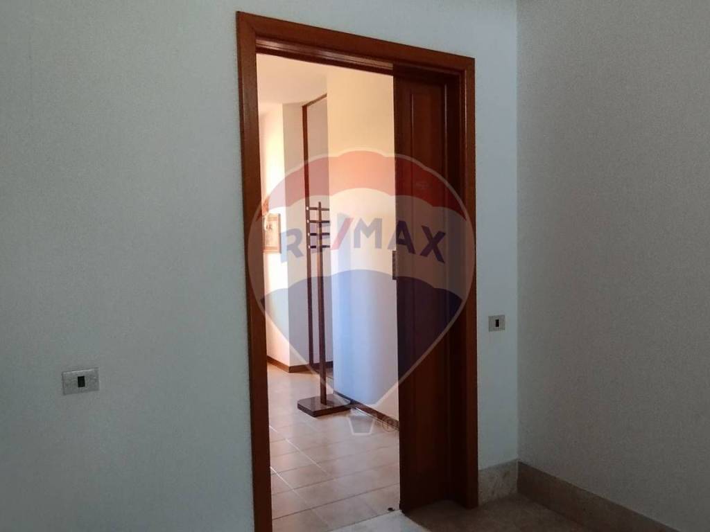 Appartamento a Carbonia in via DALMAZIA, 10 - Foto 2