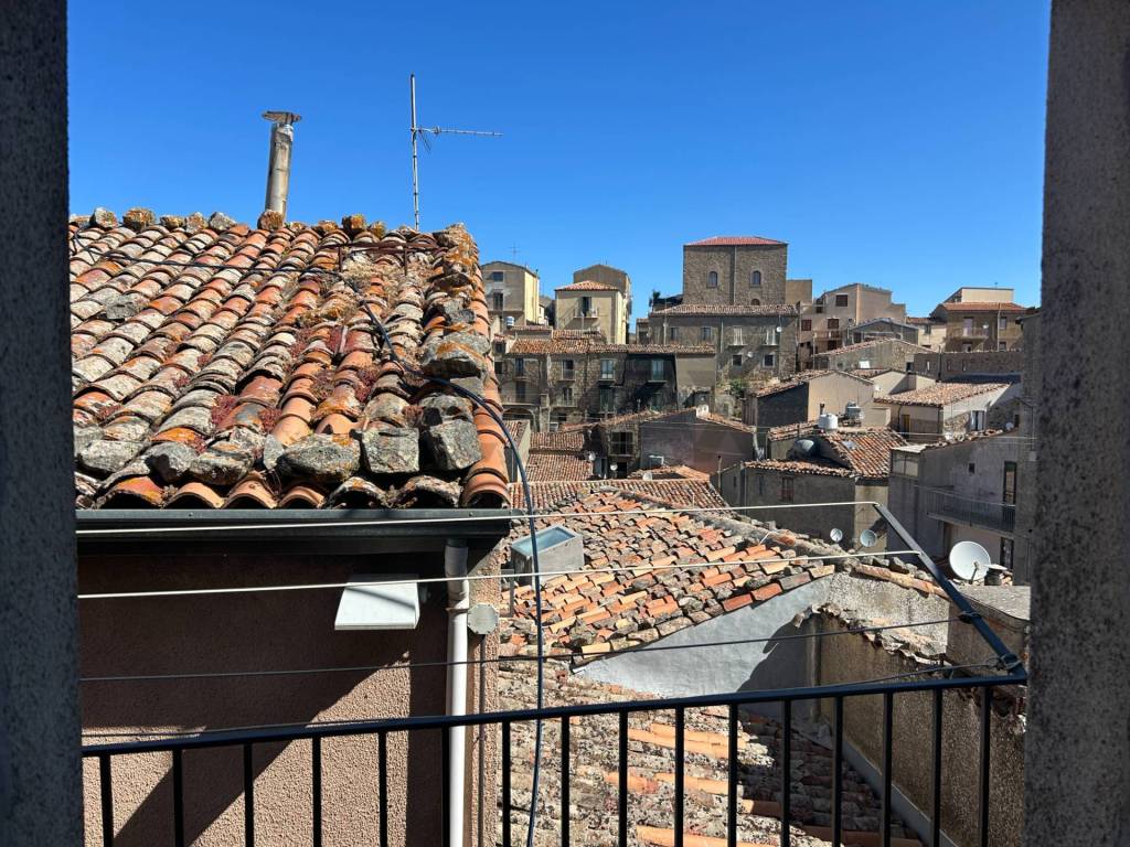 Casa indipendente a Geraci siculo in via pomo, 22 - Foto 2