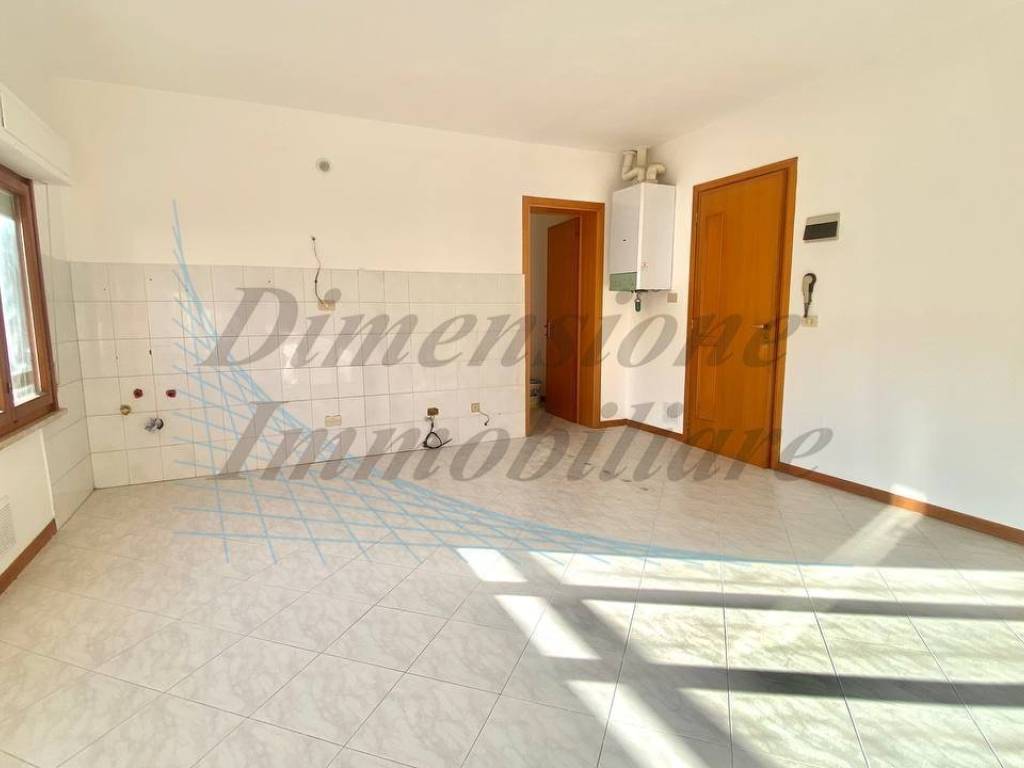 Appartamento a Cecina in Via Luca della Robbia - Foto 5