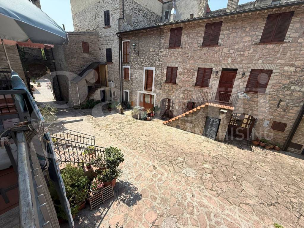 Casa indipendente a Assisi in PIAZZA ANDREA DEGLI ABBATI, 1 - Foto 2