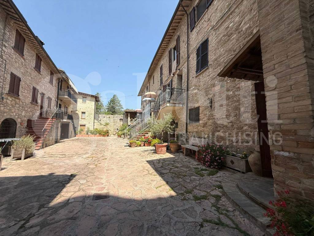 Casa indipendente a Assisi in PIAZZA ANDREA DEGLI ABBATI, 1 - Foto 3