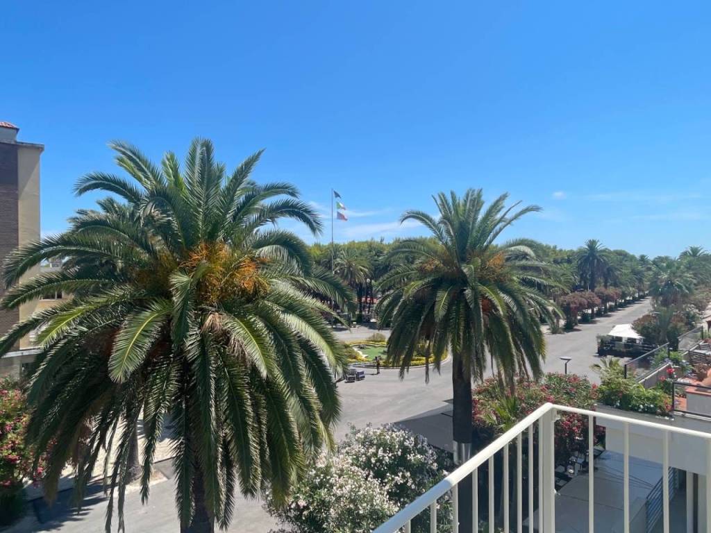 Appartamento a San benedetto del tronto in Viale Cristoforo Colombo, 5 - Foto 2