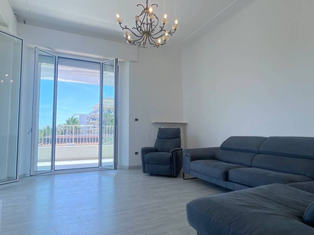 Appartamento a San benedetto del tronto in Viale Cristoforo Colombo, 5 - Foto 4