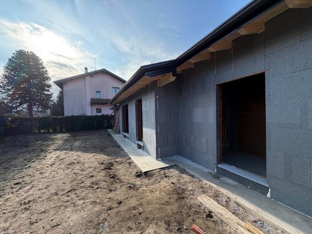 Villa a Angera in Via Monte Grappa - Foto 3