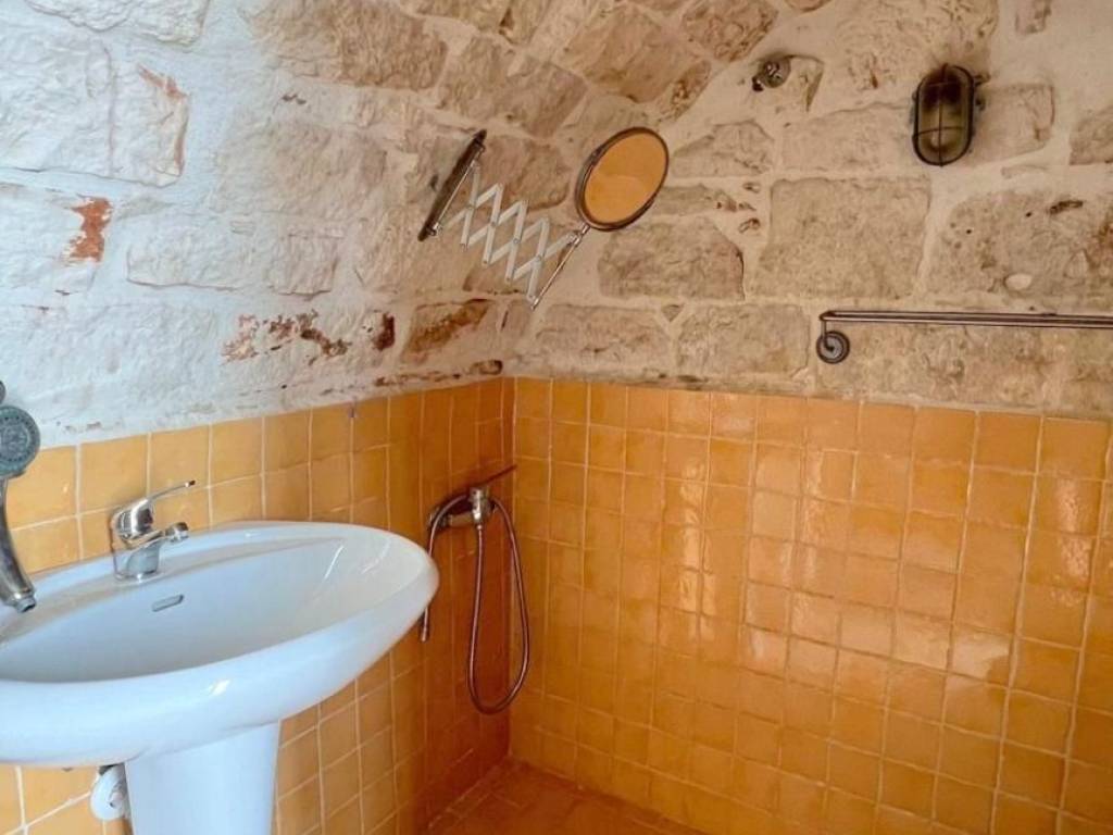 Casa indipendente a Ceglie messapica in Via Cesare Battisti - Foto 4