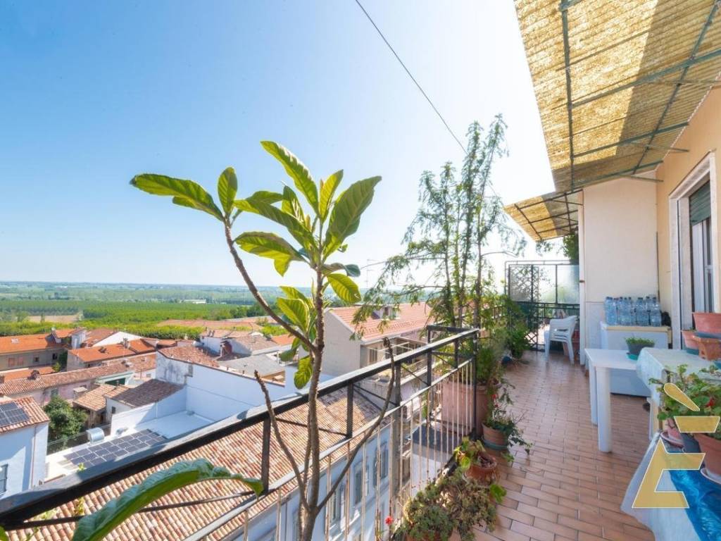 Appartamento a Valenza in VIA PELLIZZARI, 32 - Foto 2