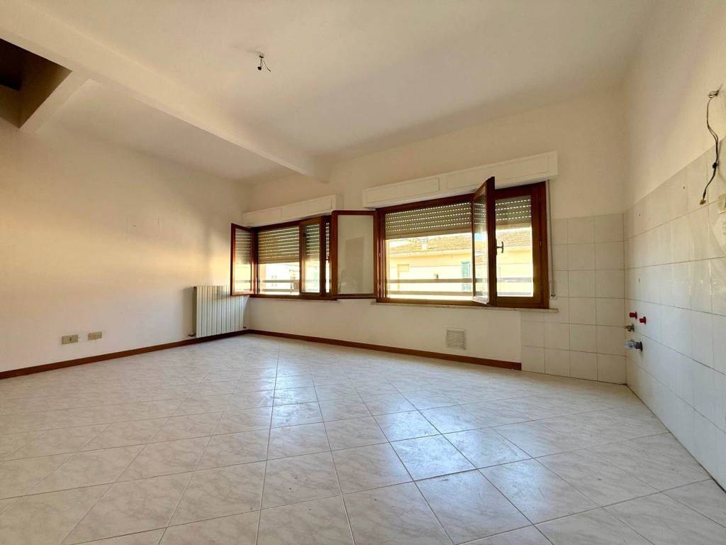 Appartamento a Cecina in Via Pordoi, 78 - Foto 3