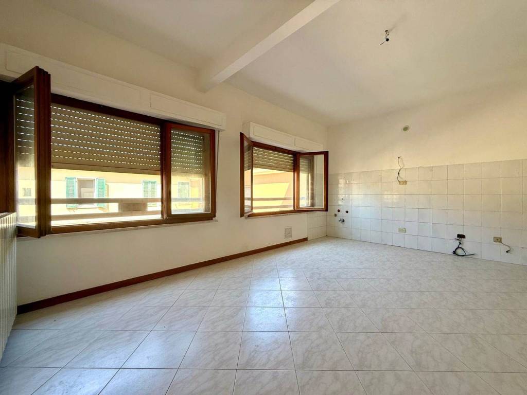Appartamento a Cecina in Via Pordoi, 78 - Foto 4