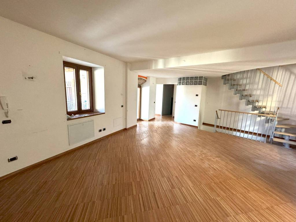 Casa indipendente a Viggiù in Via Luigi Buzzi Leone, 17 - Foto 3