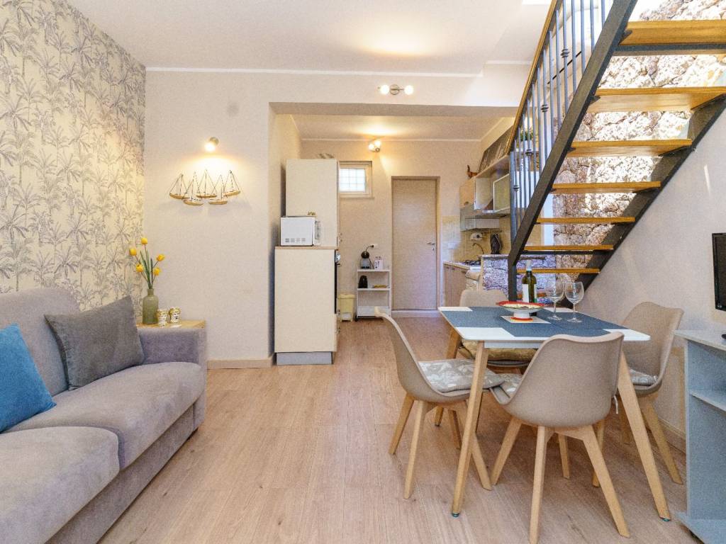 Casa indipendente a Giardini-naxos in Via Vittorio Emanuele, 107 - Foto 2