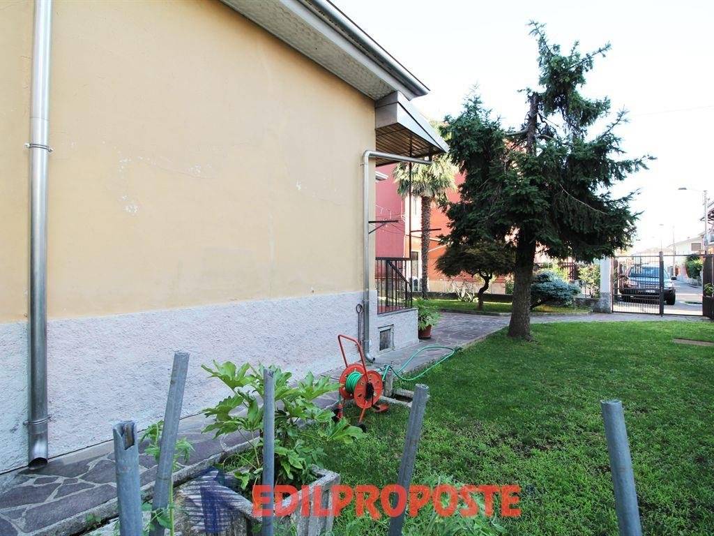 Villa a Limbiate in via Carlo Goldoni, 12 - Foto 5