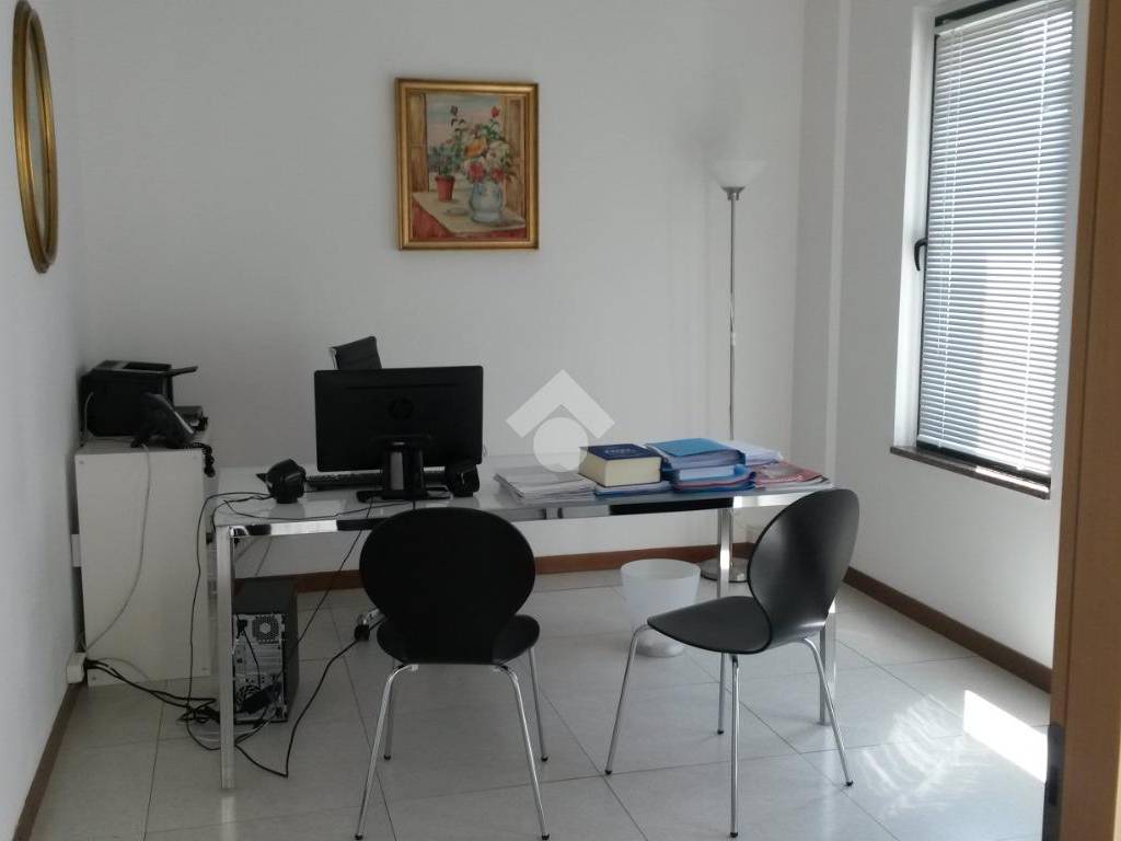 Immobile a Caronno pertusella in piazza S.Pertini, 77 - Foto 3