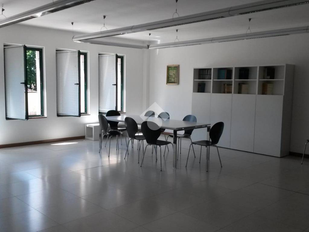 Immobile a Caronno pertusella in piazza S.Pertini, 77 - Foto 4