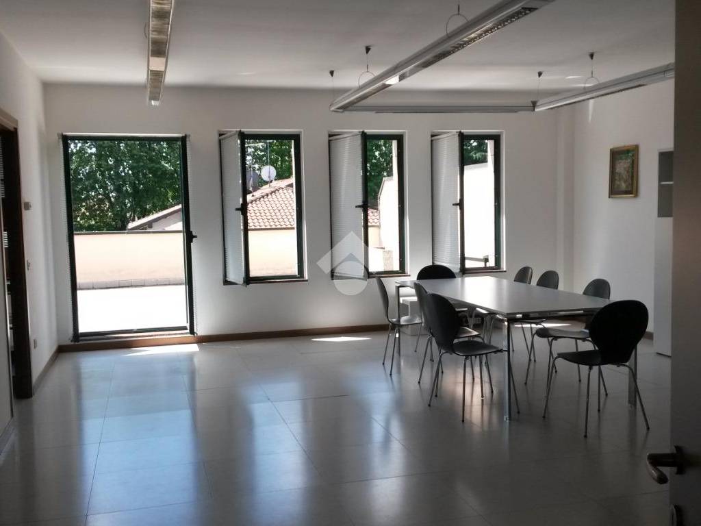 Immobile a Caronno pertusella in piazza S.Pertini, 77 - Foto 5