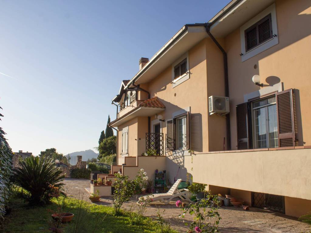 Villa a Cervaro in Via Masciola - Foto 3