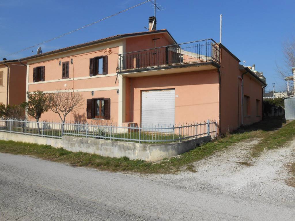 Villa a Mondolfo in Via Monteciapellano - Foto 2