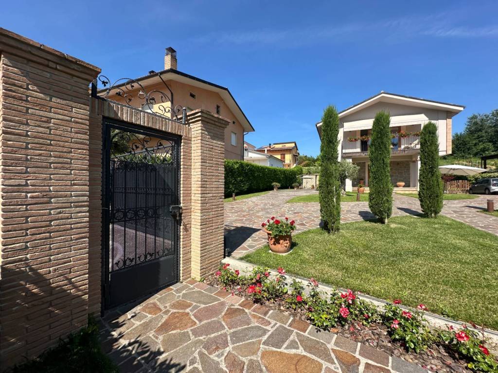 Villa a Isola del gran sasso d'italia in Via San Gabriele, 76 - Foto 2