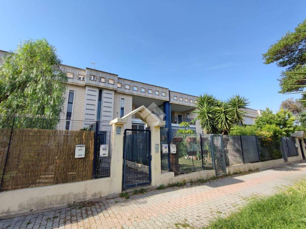 Appartamento a Foggia in Viale Ignazio d'Addedda, 18 - Foto 2