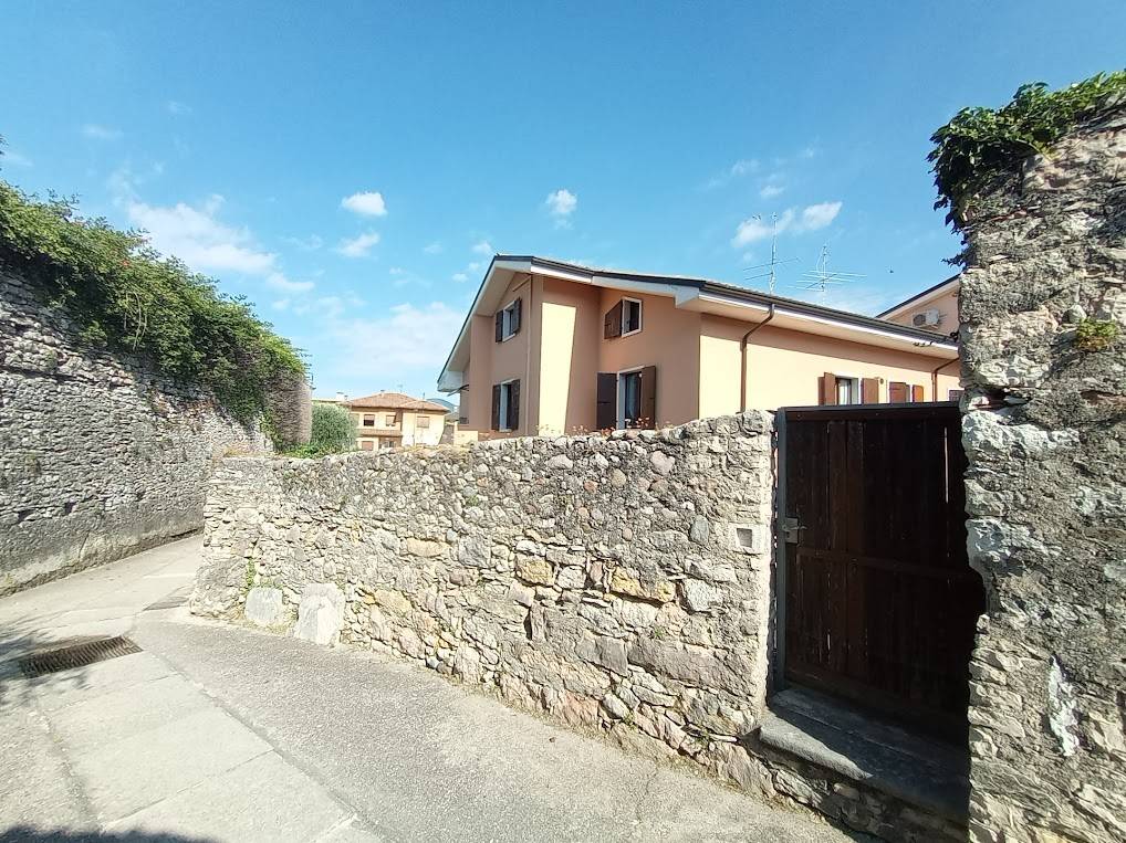 Appartamento a Torri del benaco in Via Gardesana, 154 - Foto 2