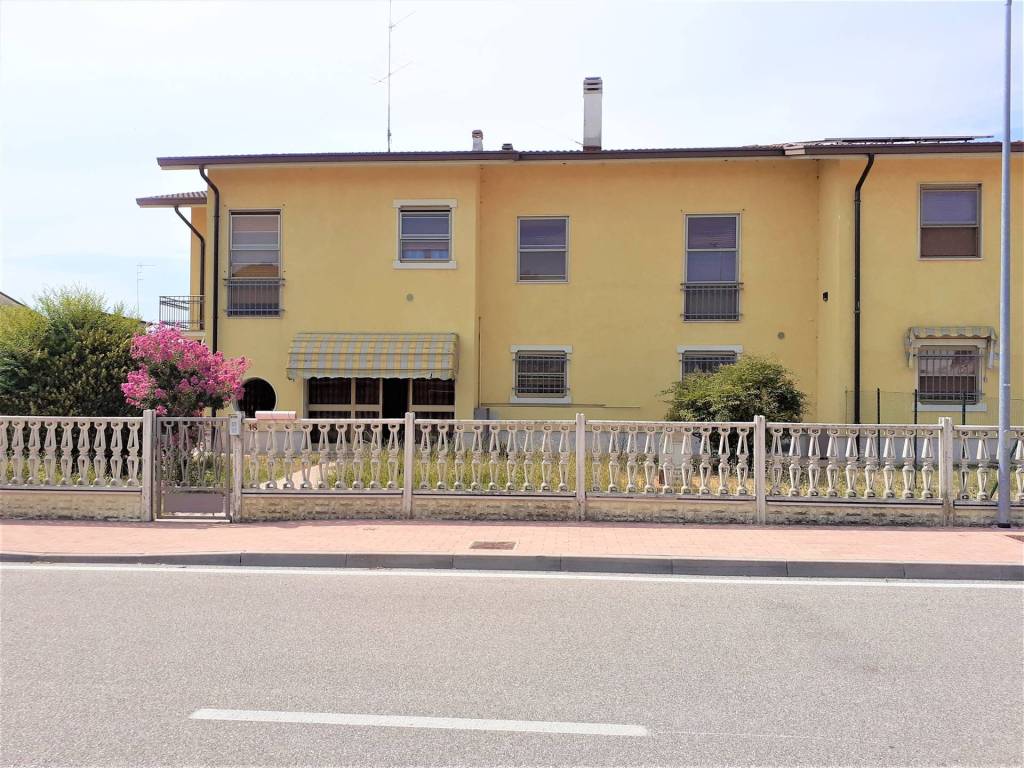 Villa a Mantova in via Magri, 18 - Foto 2