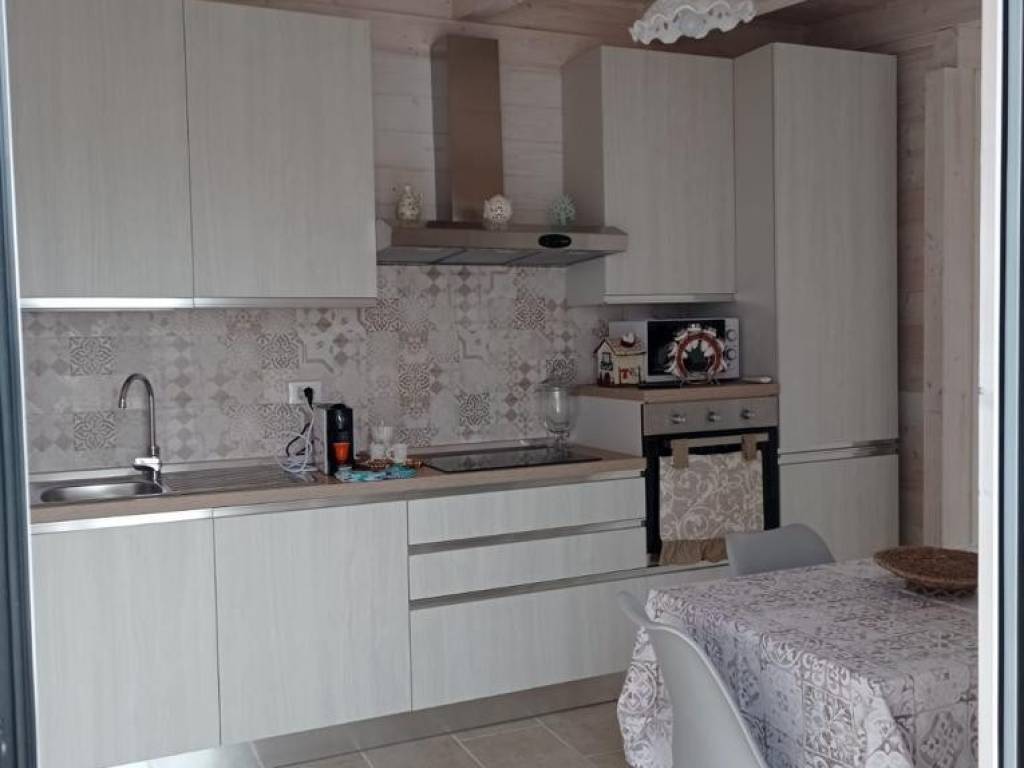 Casa indipendente a Ceglie messapica in Via Caracciolo - Foto 2