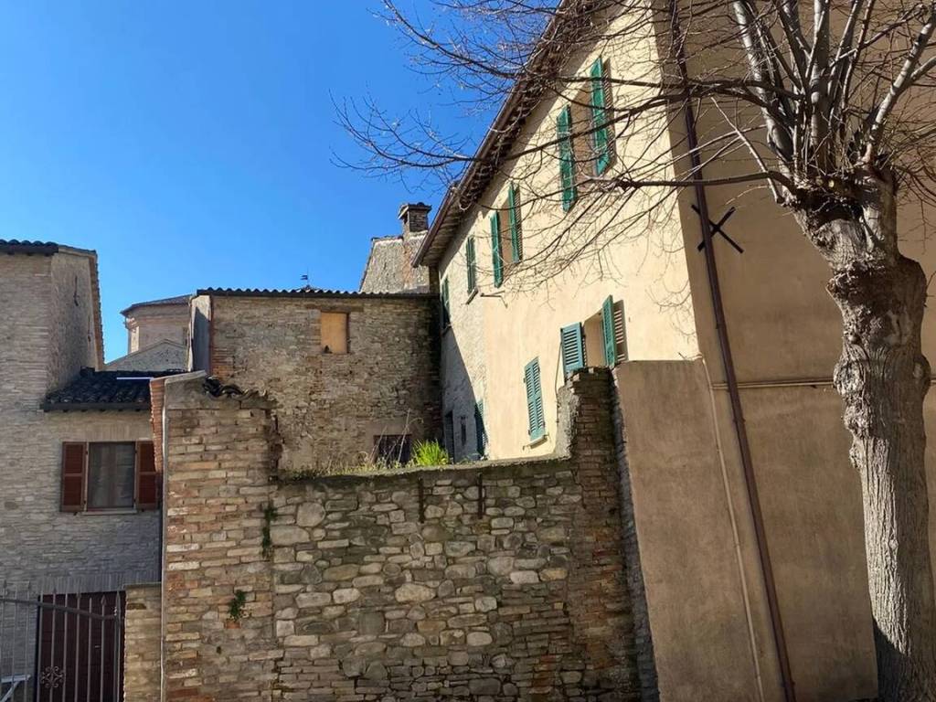 Villa a Sant'angelo in vado in Via Fiorenzuola, 7 - Foto 2