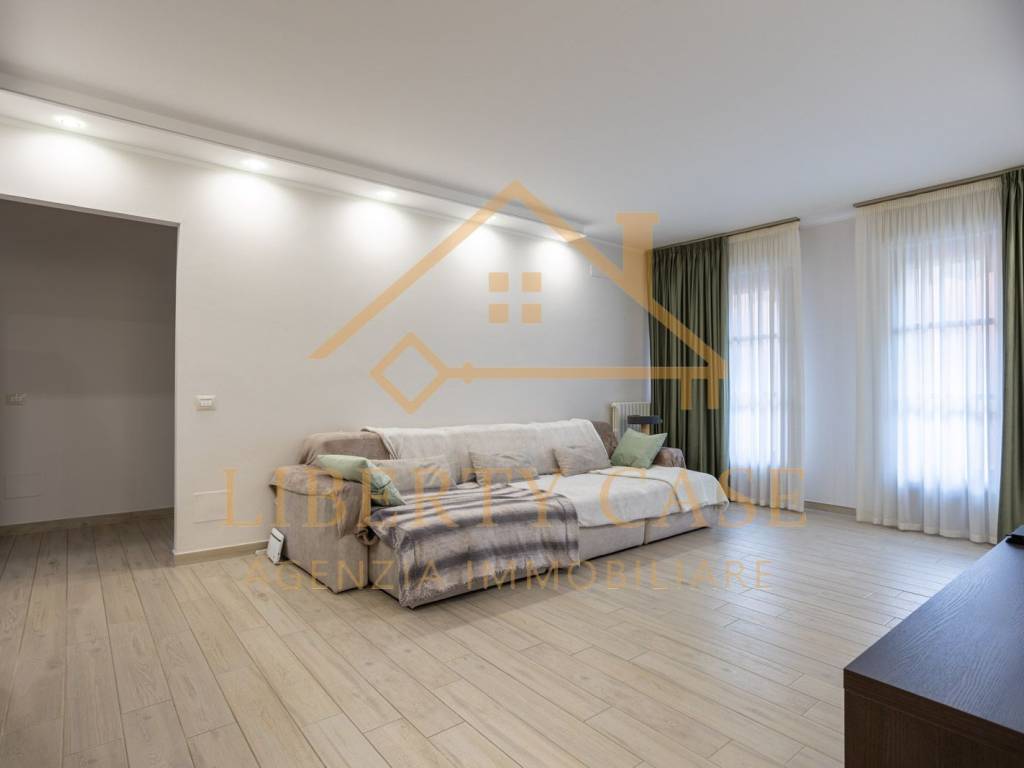 Appartamento a Vercelli in Via Giuseppe Chicco, 28 - Foto 2