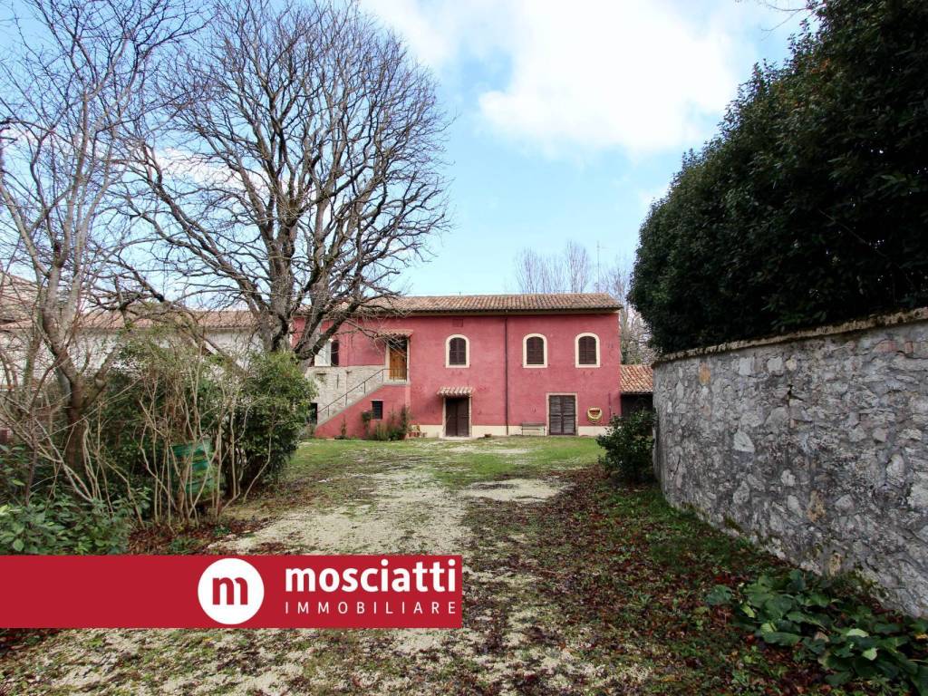 Casa indipendente a Esanatoglia in Via Sfercia, 28 - Foto 2