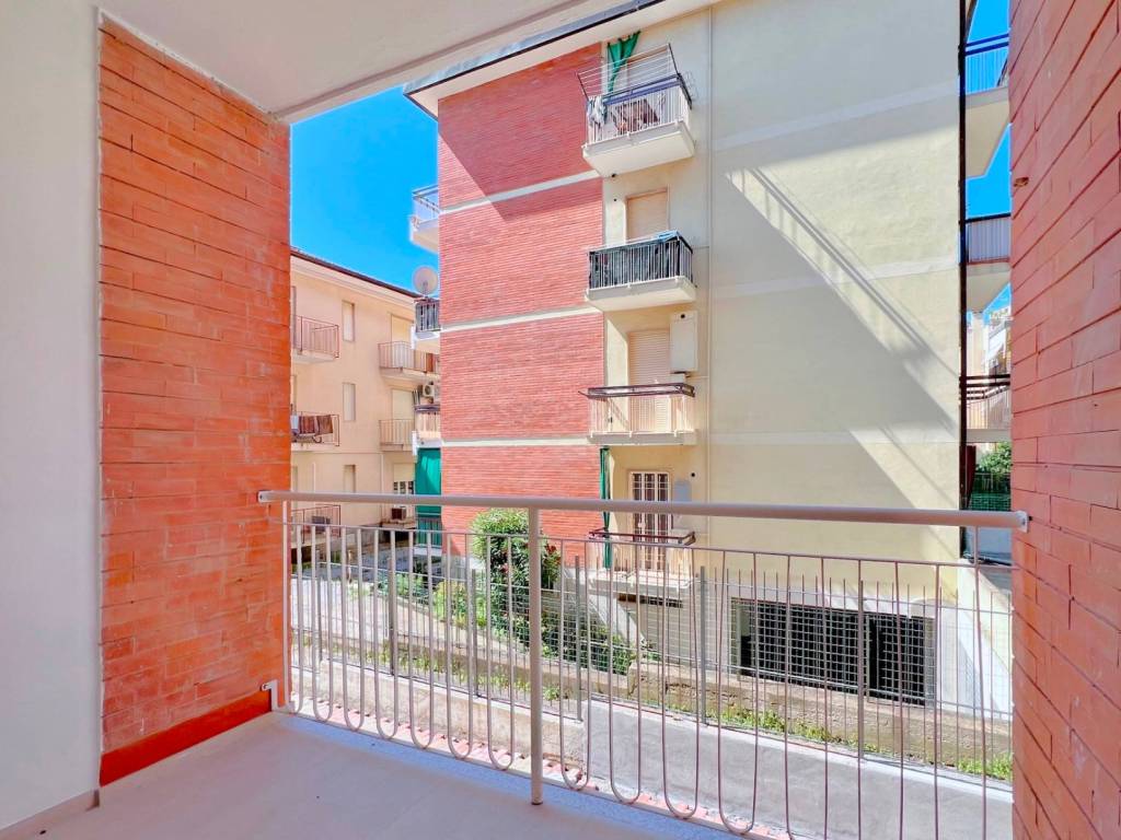 Appartamento a Spotorno in Viale Europa - Foto 2