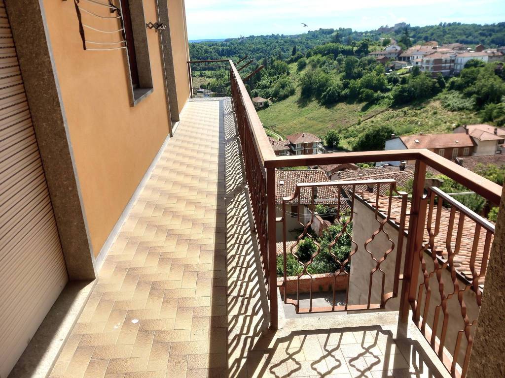 Appartamento a Montechiaro d'asti in Piazza Umberto I, 1 - Foto 2
