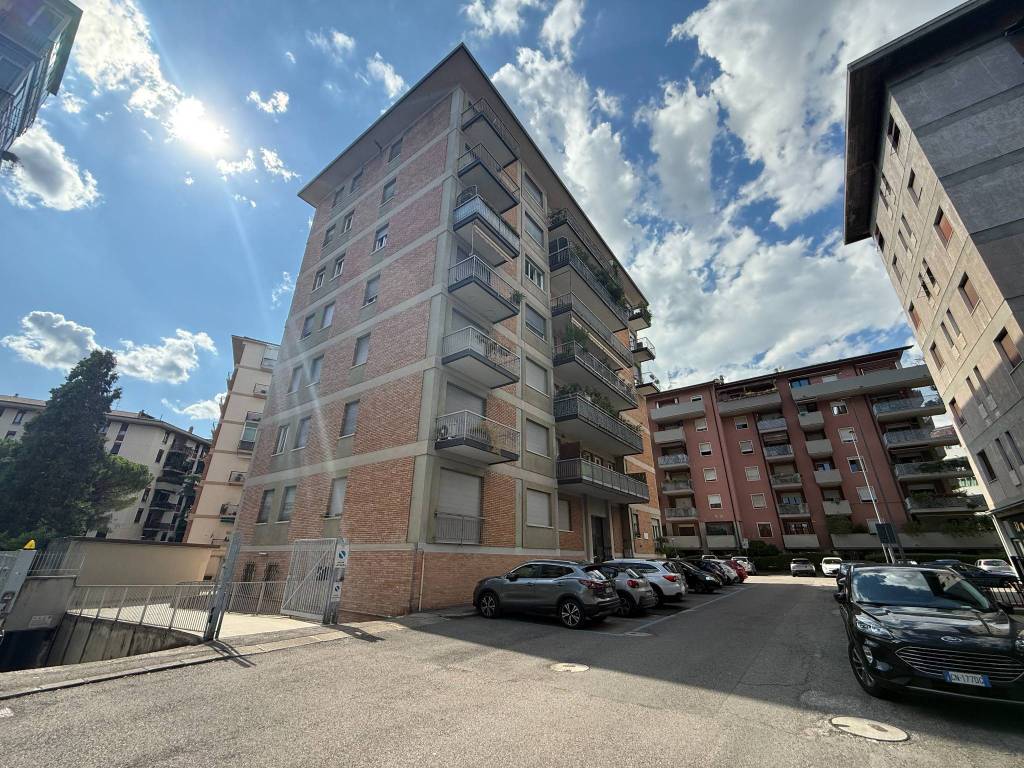 Appartamento a Verona in Via Angelo Butturini, 15 - Foto 2