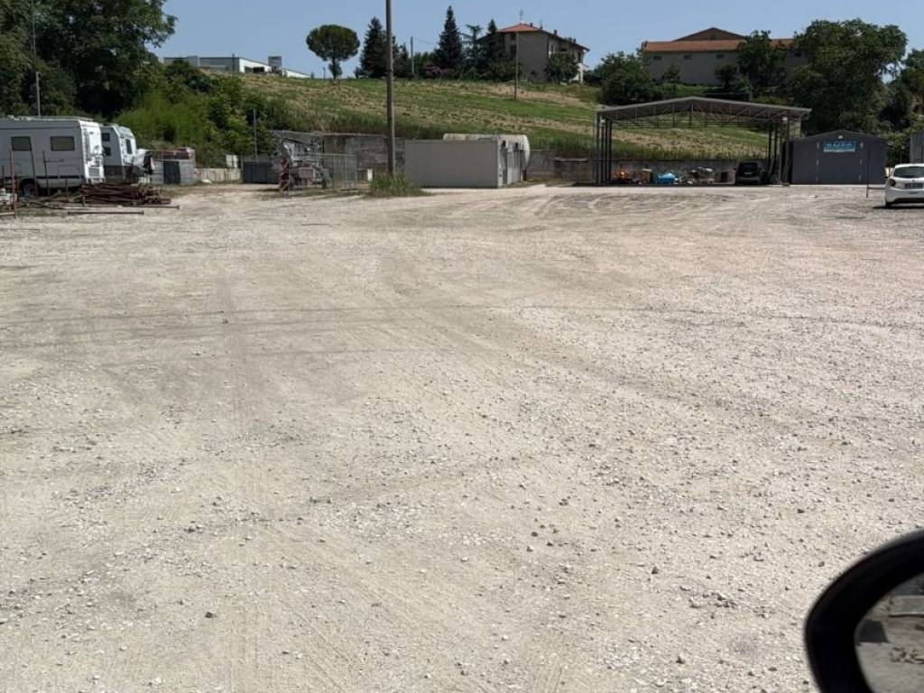 Terreno a Tolentino in Via Cristoforo Colombo, 104 - Foto 2
