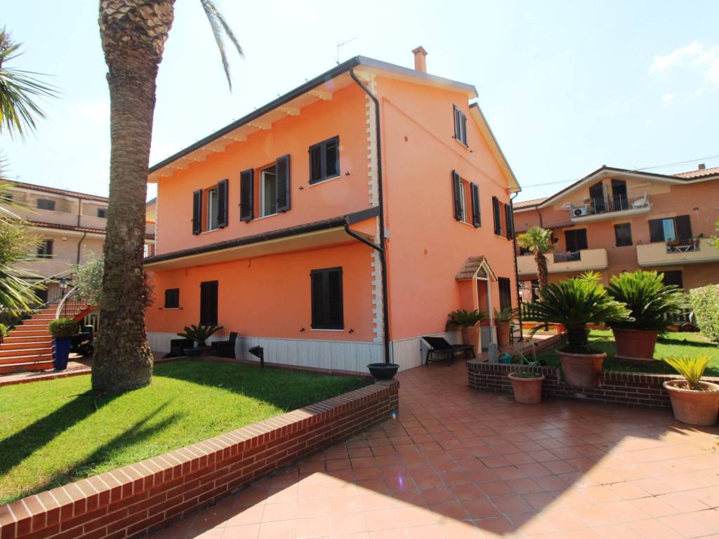 Appartamento a Montecosaro in Via Alessandro Manzoni, 7 - Foto 2