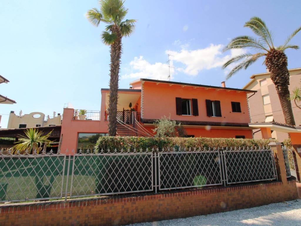 Appartamento a Montecosaro in Via Alessandro Manzoni, 7 - Foto 4