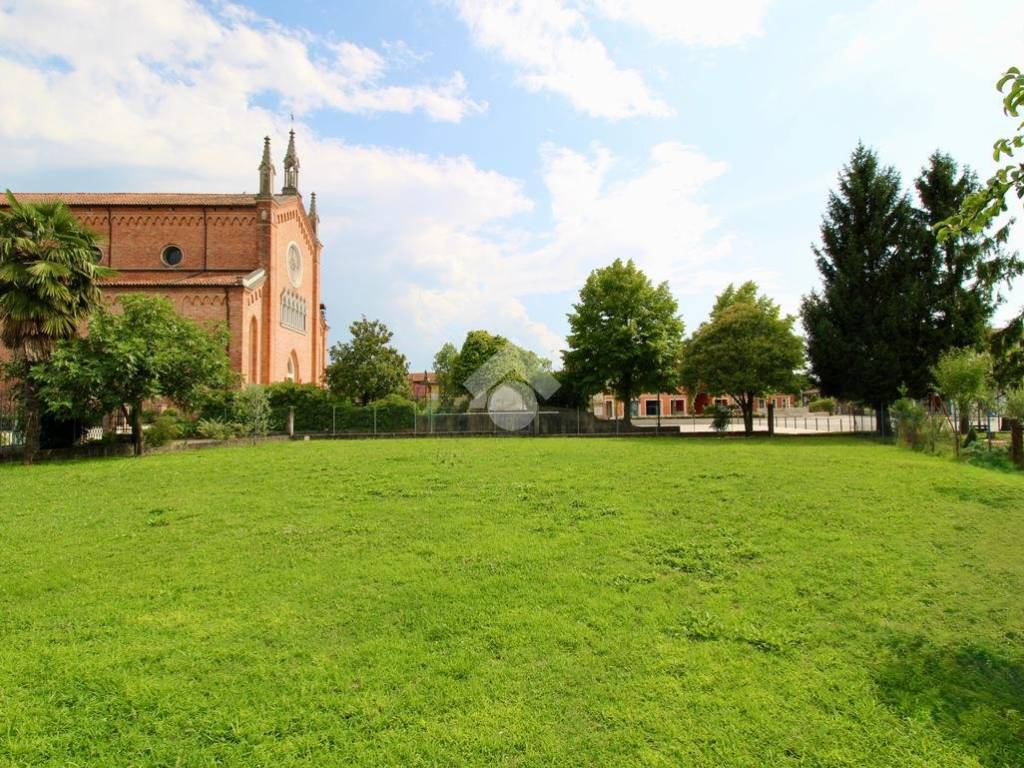 Terreno a Azzano decimo in Piazza S. Michele Arcangelo - Foto 3