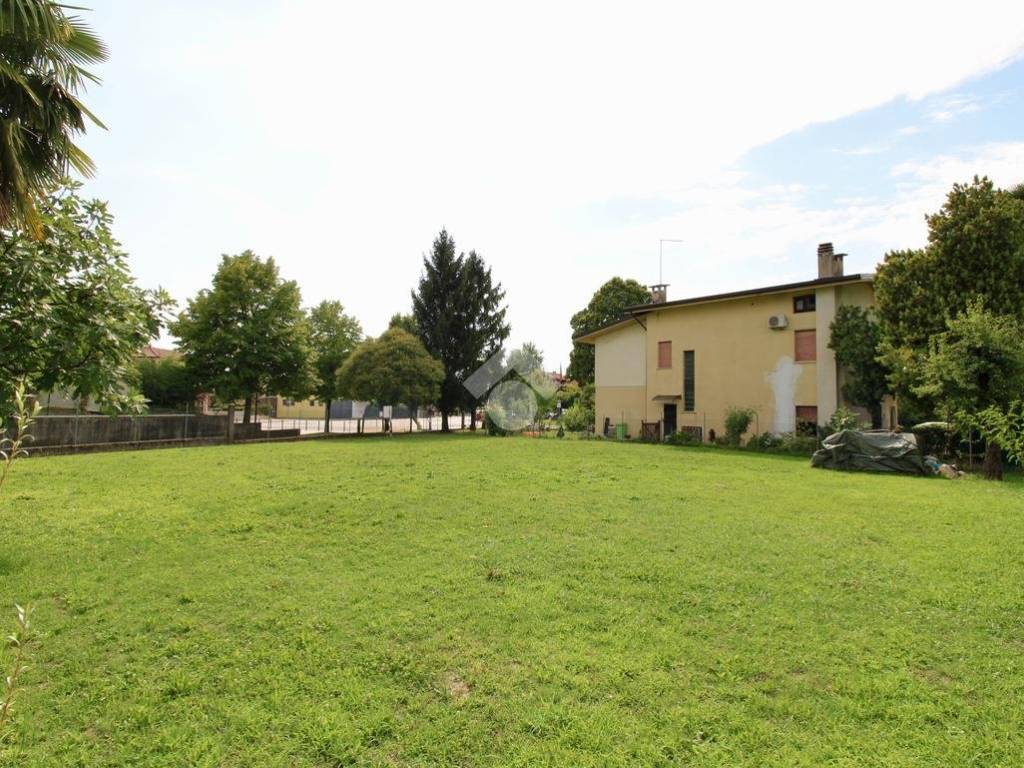 Terreno a Azzano decimo in Piazza S. Michele Arcangelo - Foto 4
