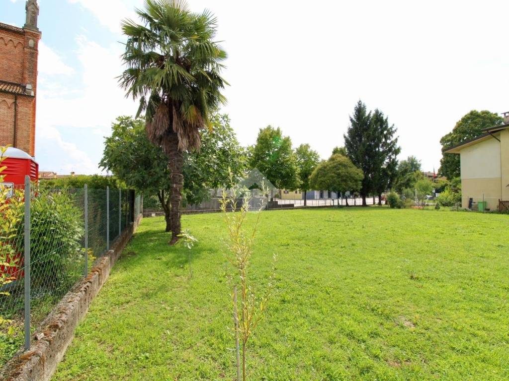 Terreno a Azzano decimo in Piazza S. Michele Arcangelo - Foto 5