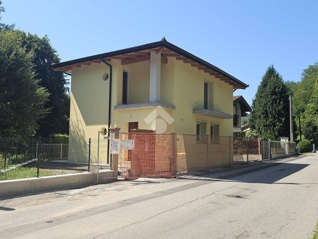 Villa a Induno olona in Via Olona, 49 - Foto 2