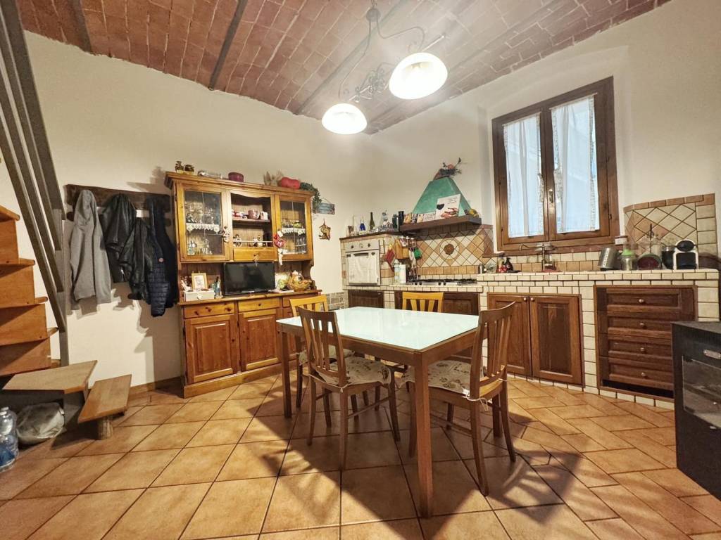 Appartamento a Campi bisenzio in Via Carcerina - Foto 2