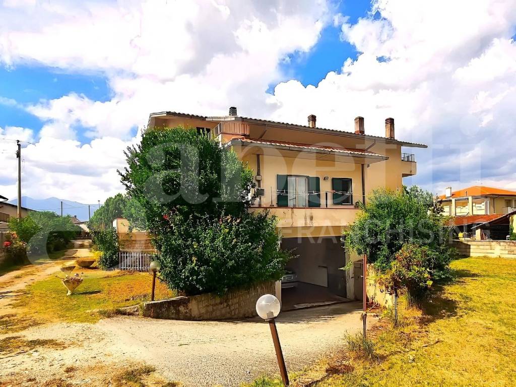Villa a Avezzano in VIA BORGO INCILE, SNC - Foto 4