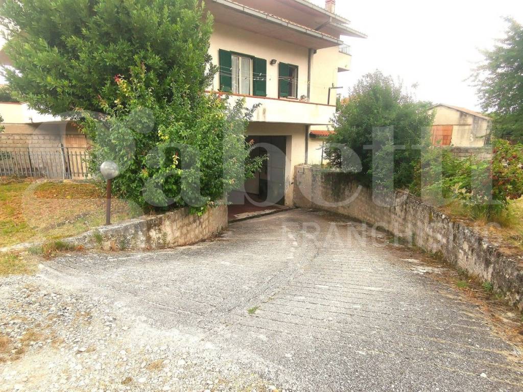 Villa a Avezzano in VIA BORGO INCILE, SNC - Foto 5