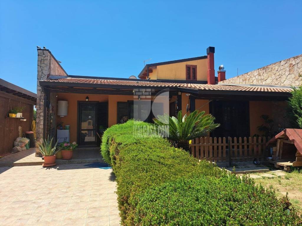 Villetta a schiera a Crotone in Via delle Begonie - Foto 2